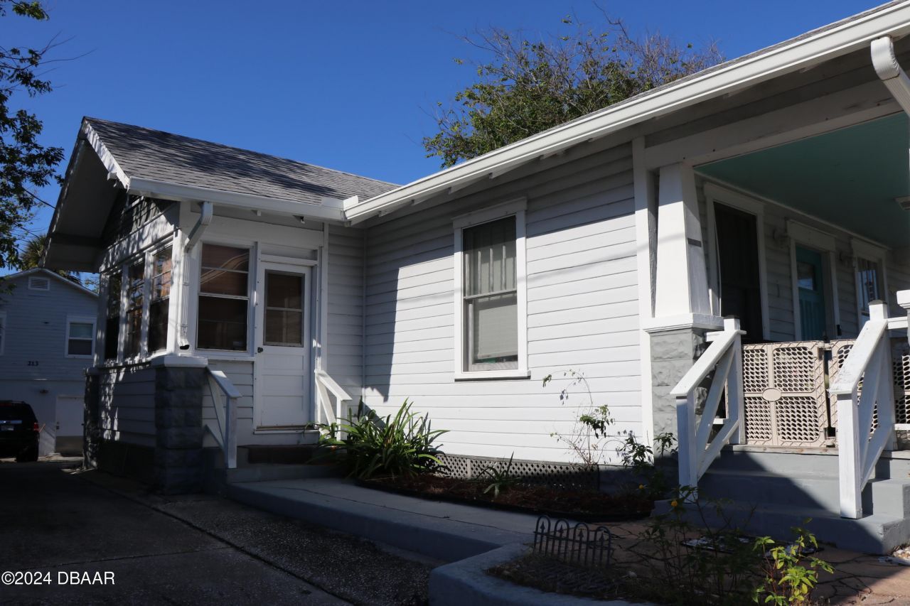 203 N Oleander Avenue, Daytona Beach, FL 32118 Photo