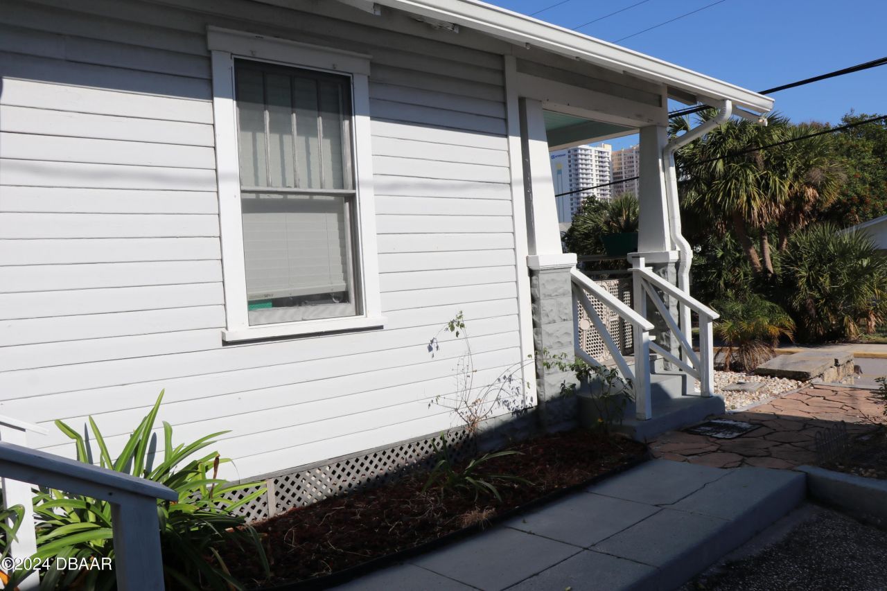 203 N Oleander Avenue, Daytona Beach, FL 32118 Photo