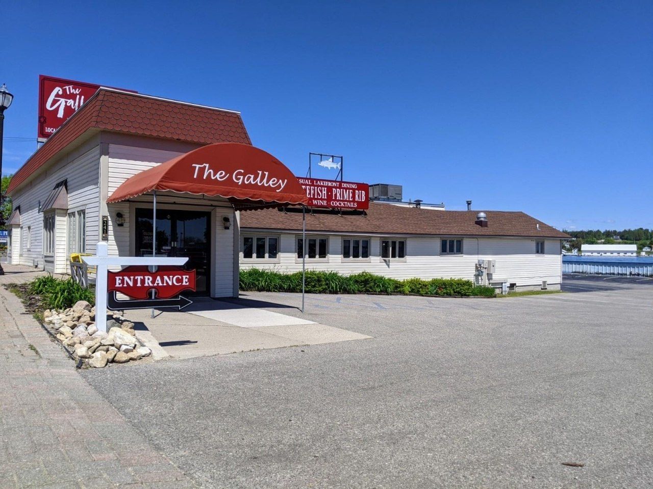 241 N State Street, Saint Ignace, MI 49781 Main Photo