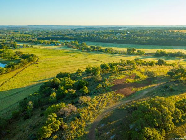 85 Waring Welfare, Boerne, TX 78006