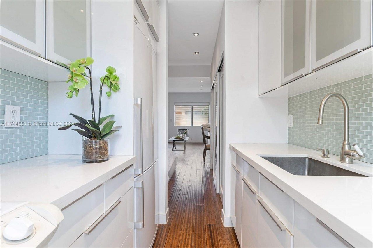 1050 Pennsylvania Ave, Unit 29, Miami Beach, FL 33139 Photo