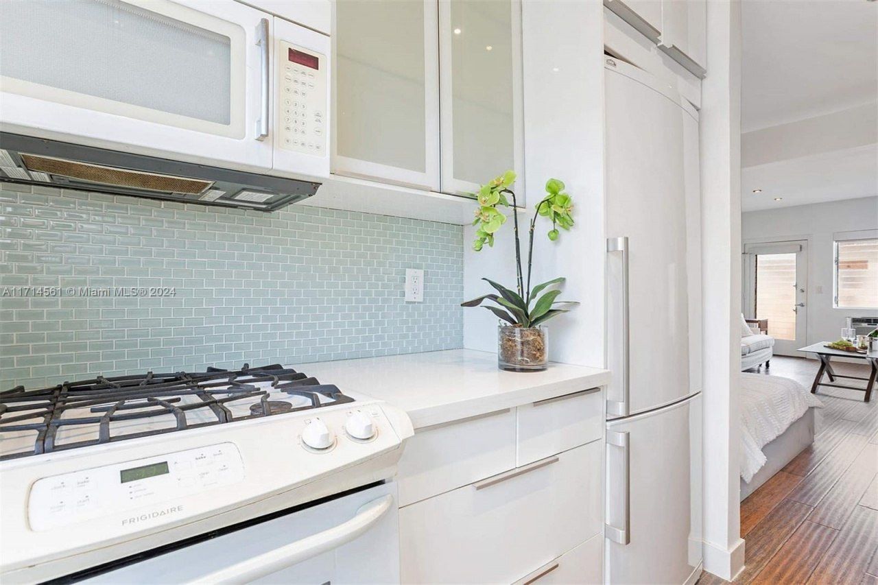 1050 Pennsylvania Ave, Unit 29, Miami Beach, FL 33139 Photo