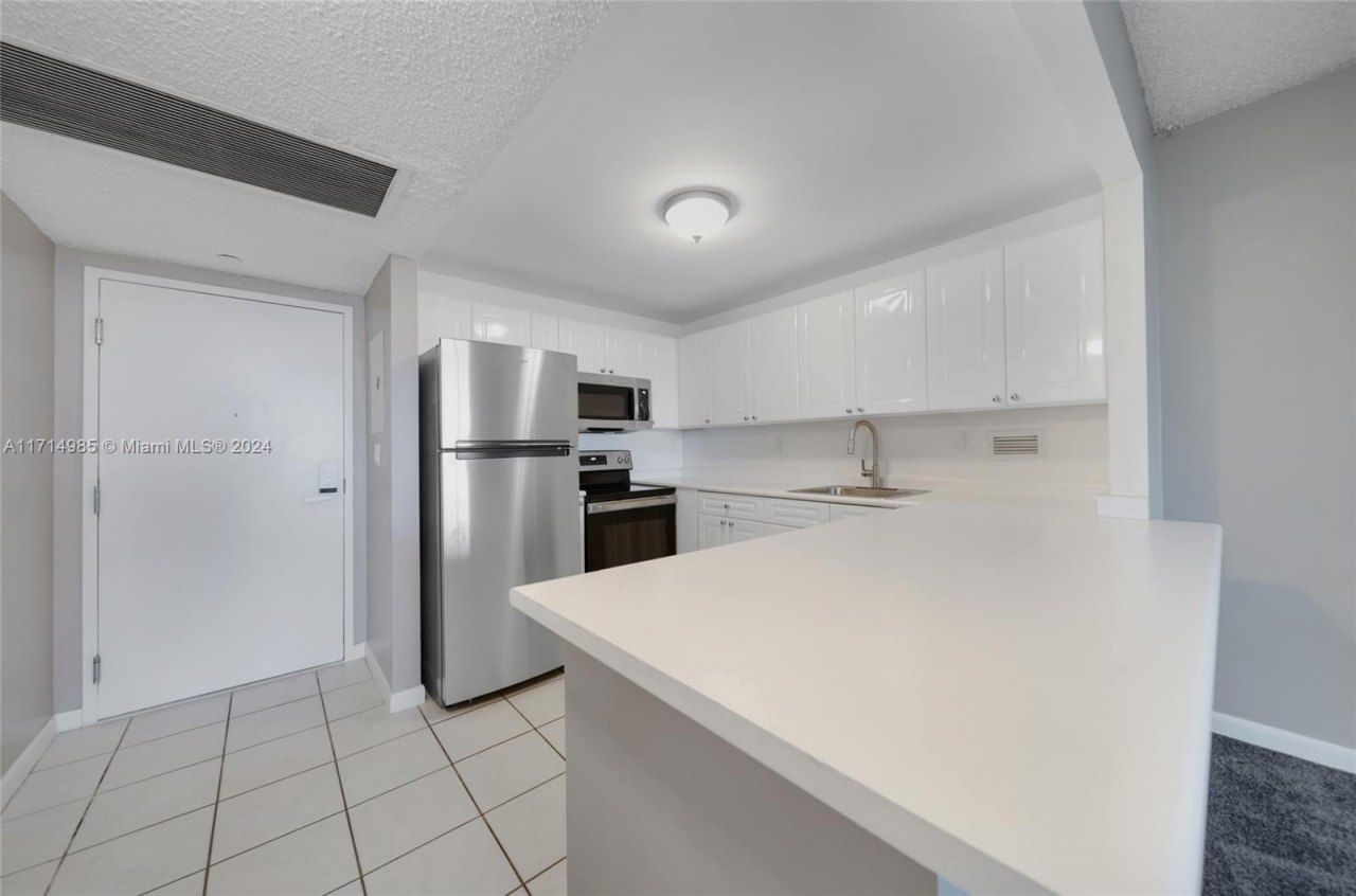 2301 Collins Ave, Unit 1030, Miami Beach, FL 33139 Photo