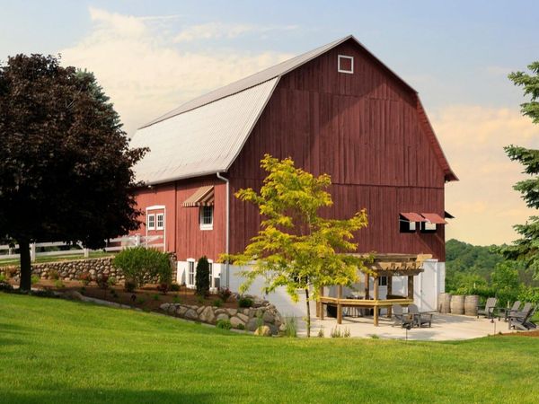 10343 Hilltop Road E, Suttons Bay, MI 49682