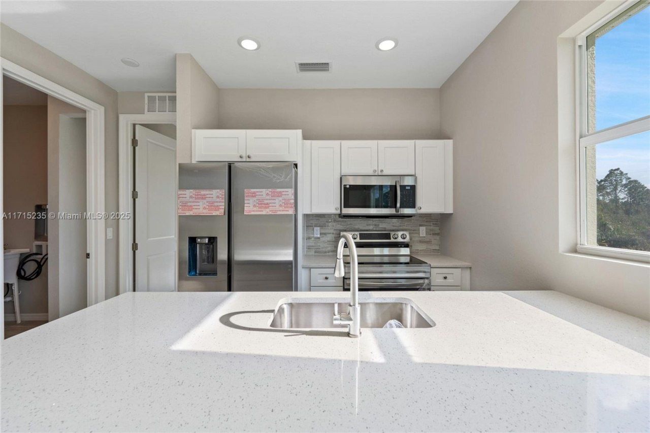 957 Commodore St, Lehigh Acres, FL 33974 Photo
