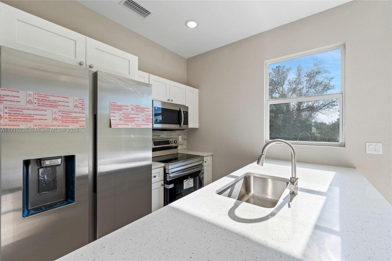957 Commodore St, Lehigh Acres, FL 33974 Photo