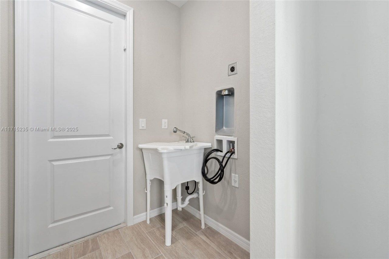 957 Commodore St, Lehigh Acres, FL 33974 Photo