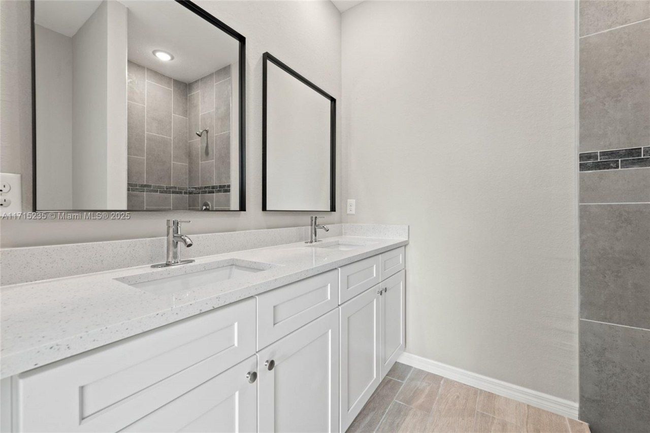 957 Commodore St, Lehigh Acres, FL 33974 Photo