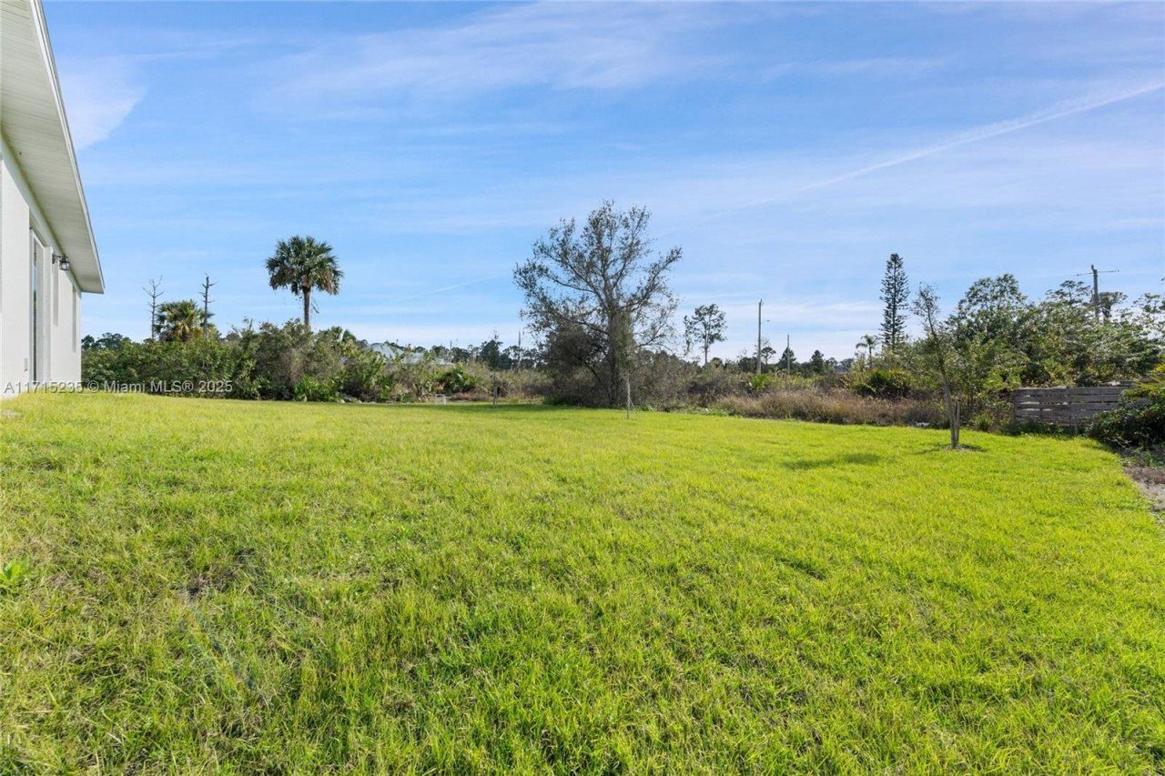 957 Commodore St, Lehigh Acres, FL 33974 Photo