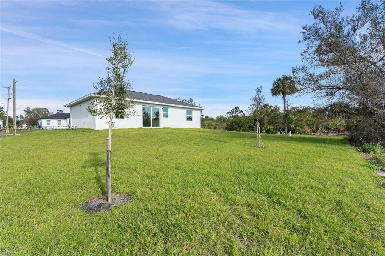 957 Commodore St, Lehigh Acres, FL 33974 Photo
