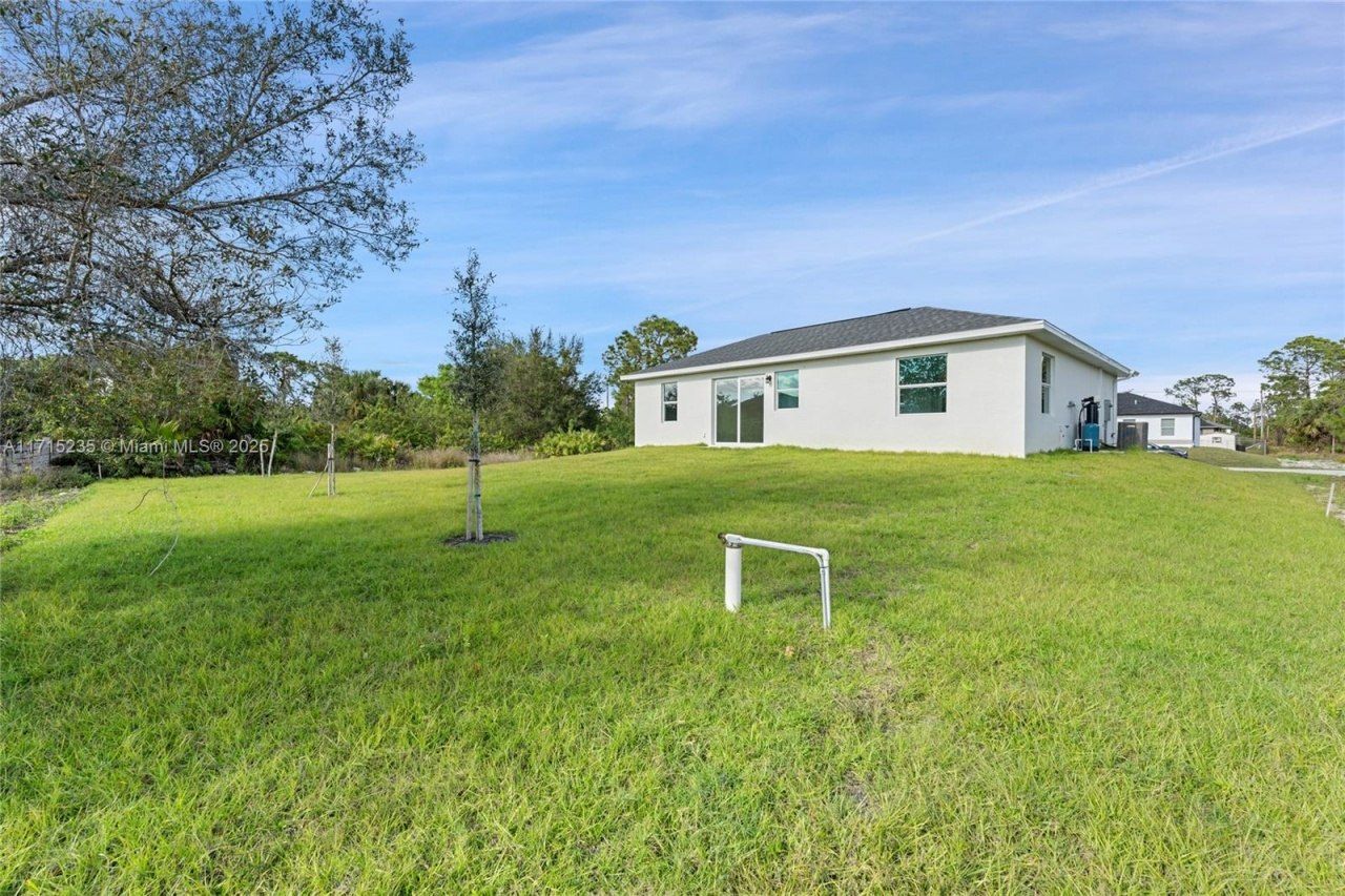 957 Commodore St, Lehigh Acres, FL 33974 Photo