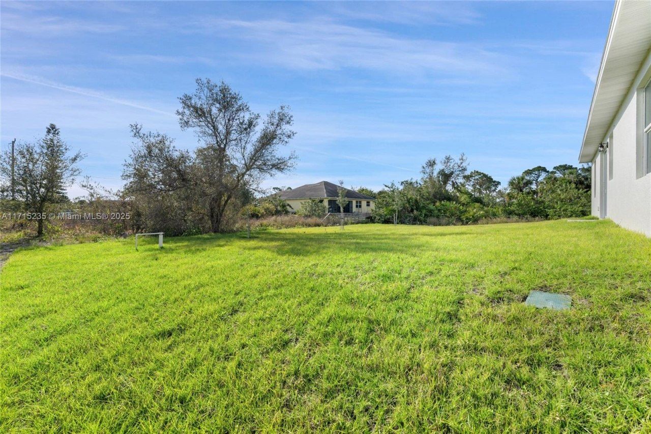957 Commodore St, Lehigh Acres, FL 33974 Photo