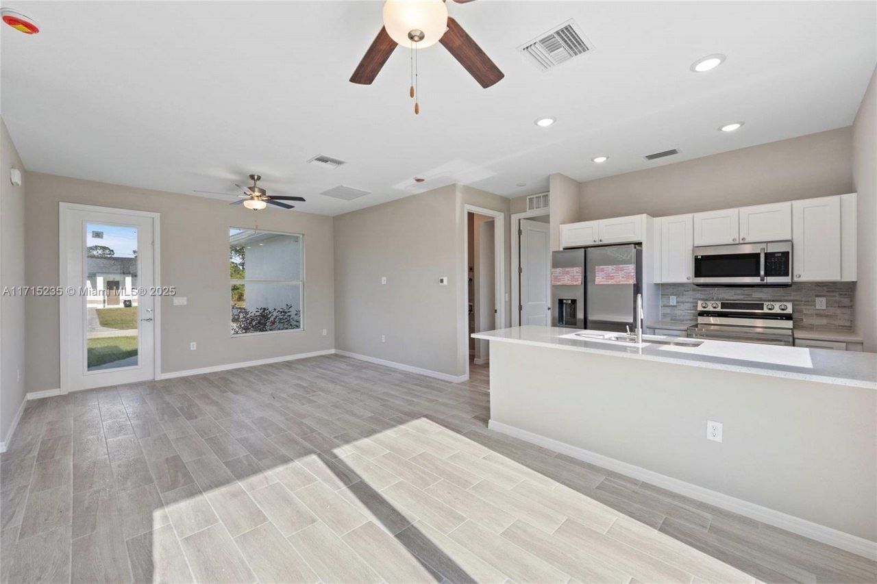 957 Commodore St, Lehigh Acres, FL 33974 Photo