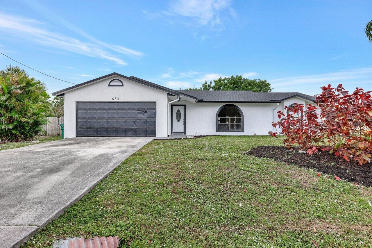 654 SW Pueblo Terrace, Port Saint Lucie, FL 34953 Photo