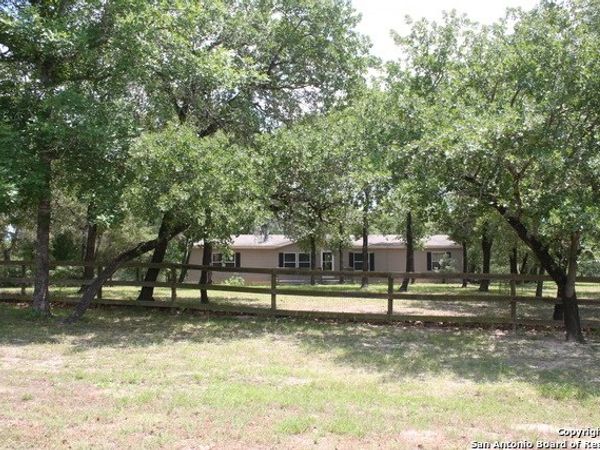 718 CHERRY RIDGE, Floresville, TX 78114