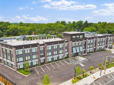 218 Middle Neck Road, Unit 302, Great Neck, NY 11021
