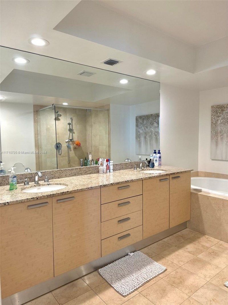 1850 S Ocean Dr, Unit 3310, Hallandale Beach, FL 33009 Photo