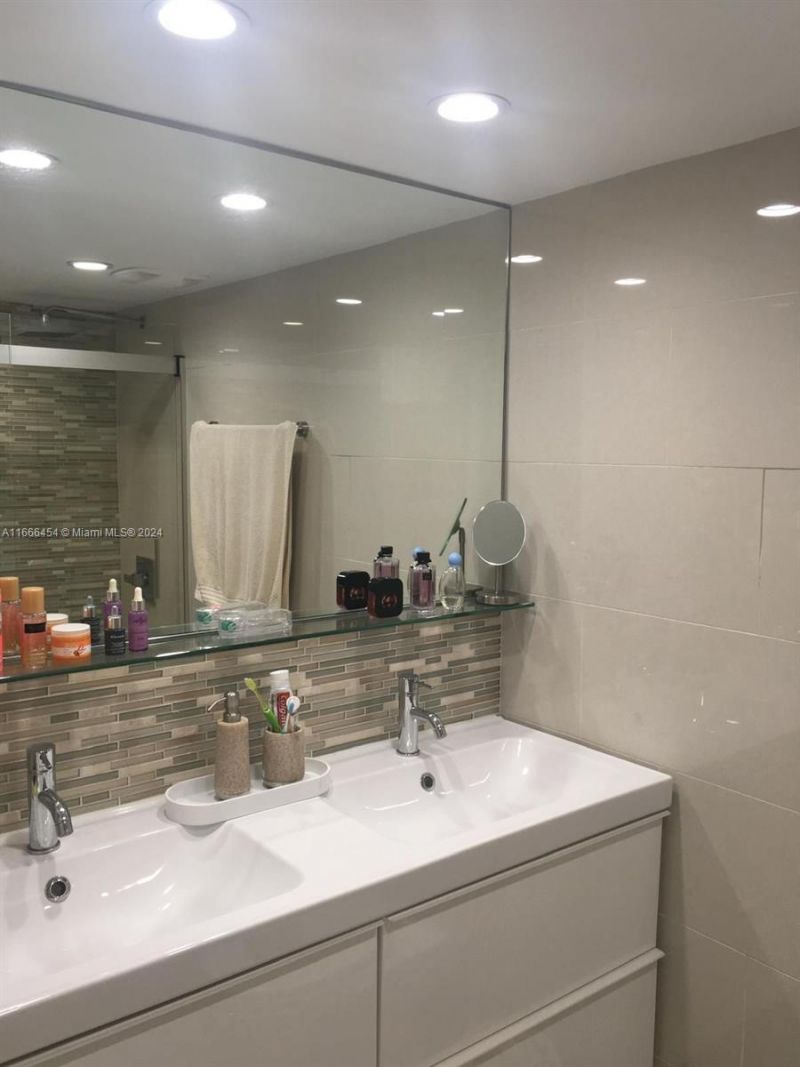 1865 79th St Cswy, Unit 4I, North Bay Village, FL 33141 Photo