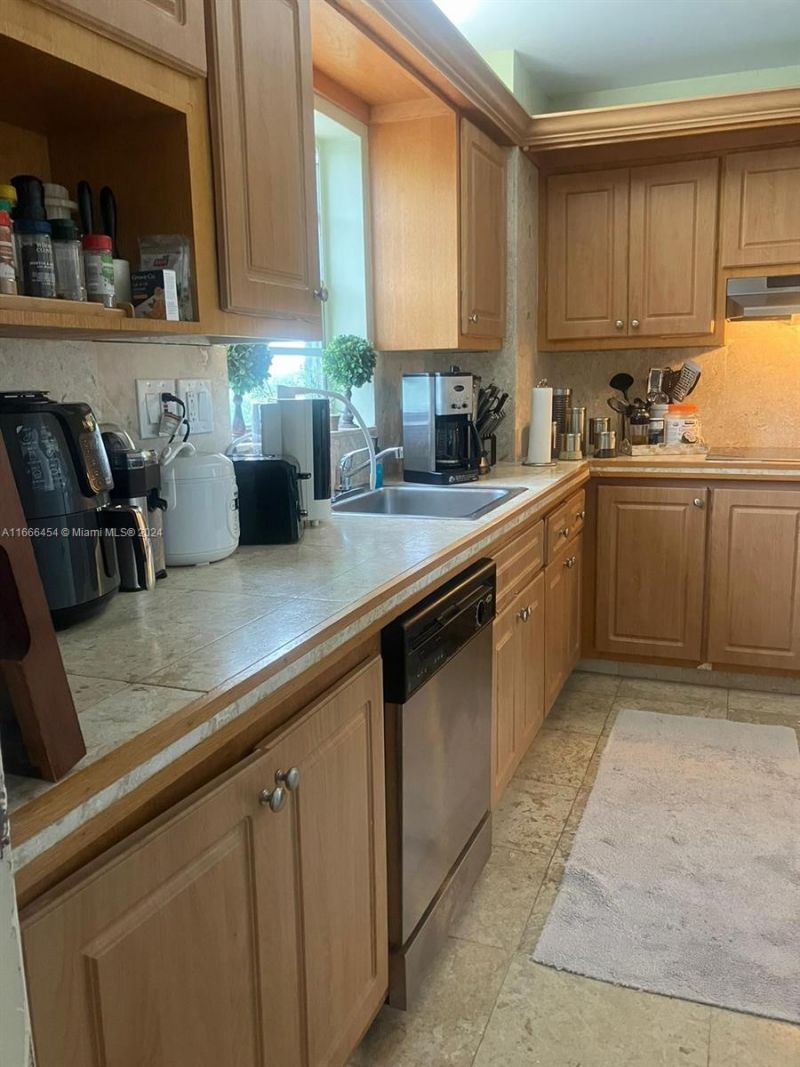 1865 79th St Cswy, Unit 4I, North Bay Village, FL 33141 Photo