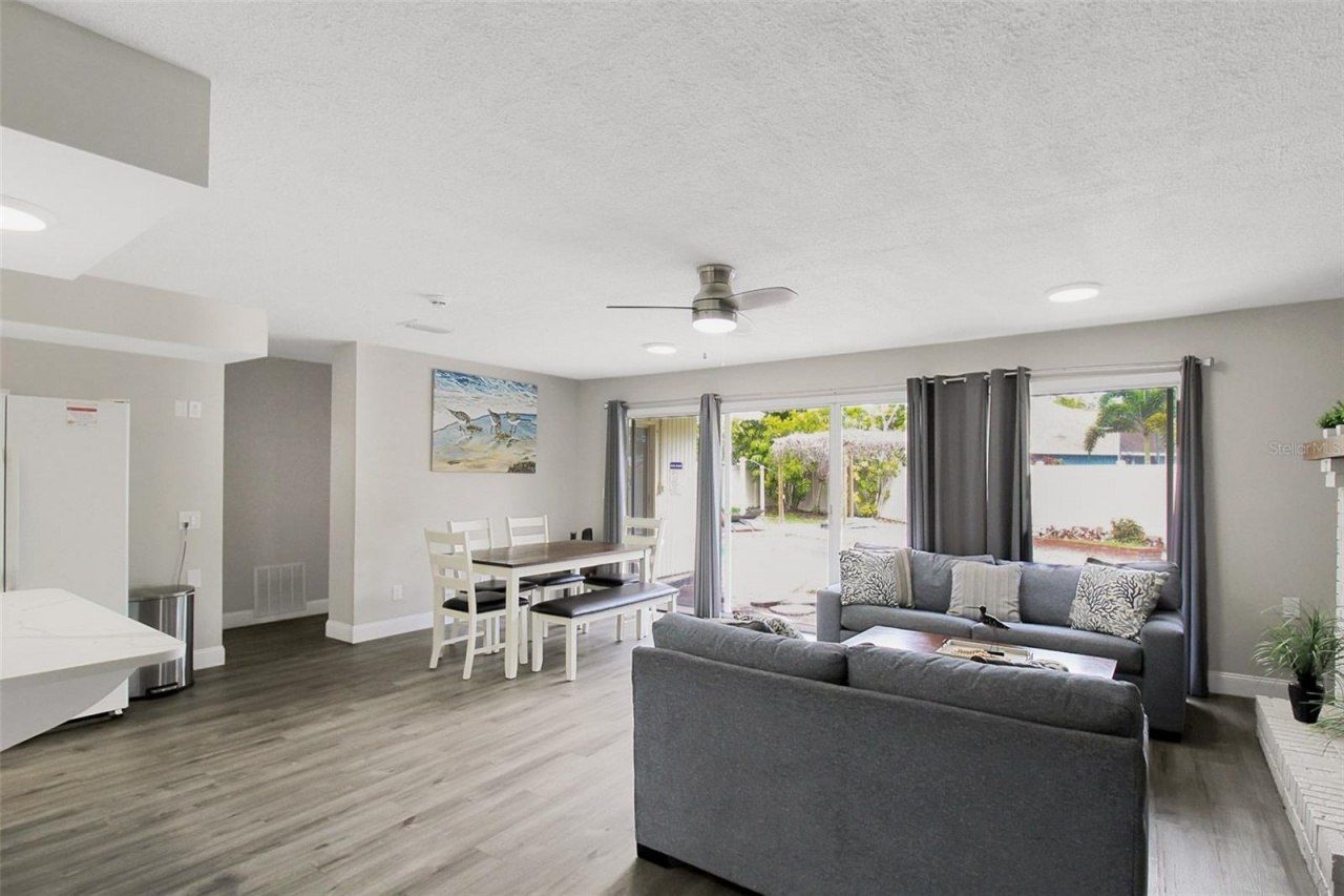 1127 De Leo Drive, Sarasota, FL 34243 Photo