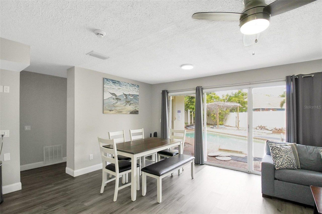 1127 De Leo Drive, Sarasota, FL 34243 Photo