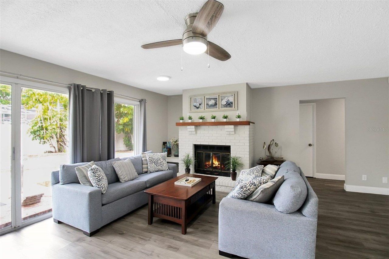 1127 De Leo Drive, Sarasota, FL 34243 Photo