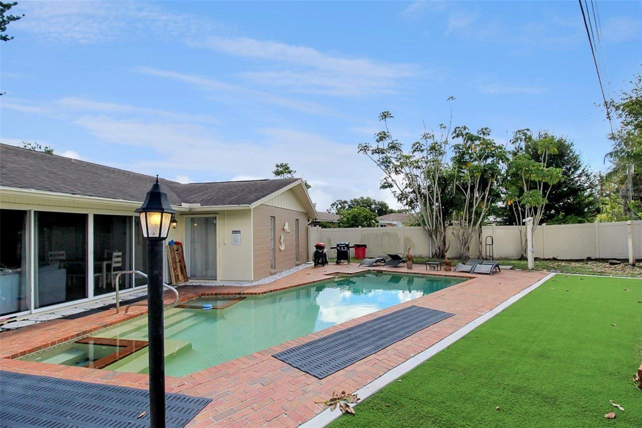 1127 De Leo Drive, Sarasota, FL 34243 Photo