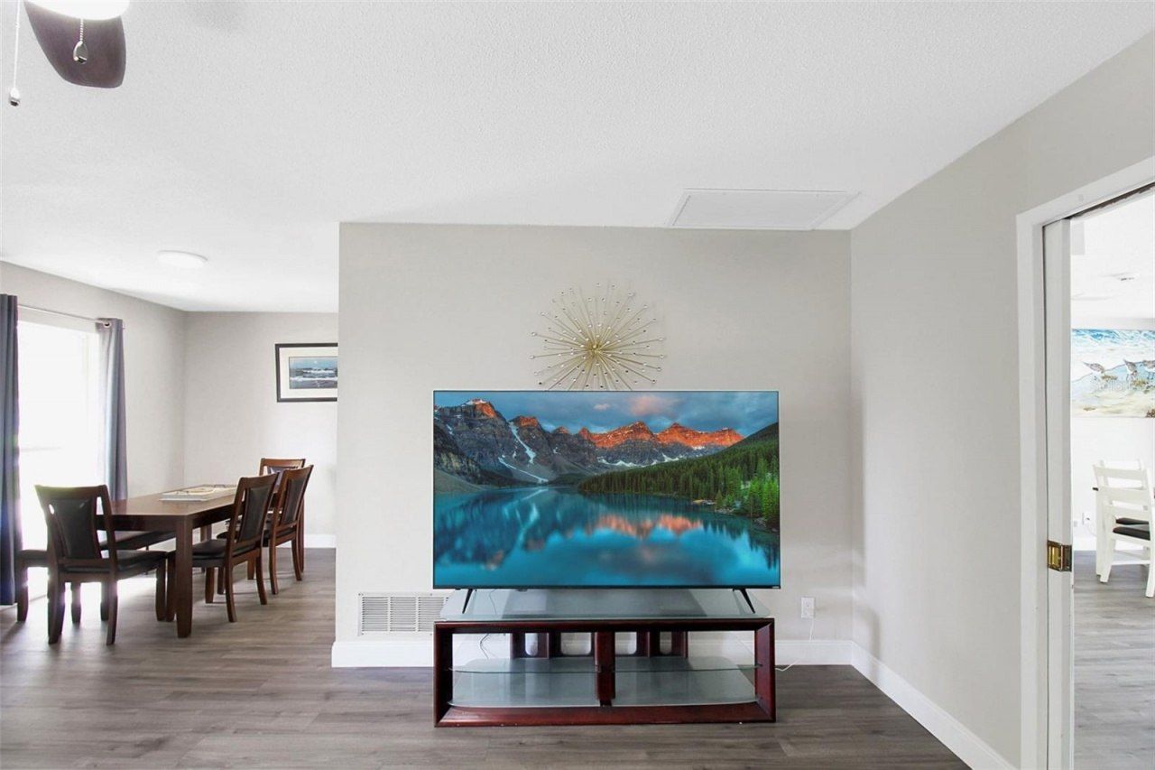 1127 De Leo Drive, Sarasota, FL 34243 Photo