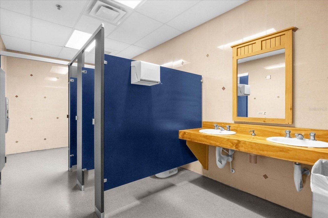 7470 Hoffner Avenue, Orlando, FL 32822 Photo