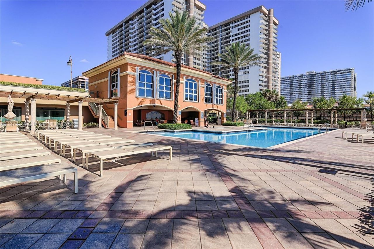 2080 S Ocean Dr, Unit 111, Hallandale Beach, FL 33009 Photo