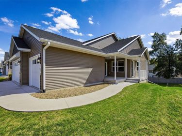 1623 Petrus Drive NE, Cedar Rapids, IA 52402