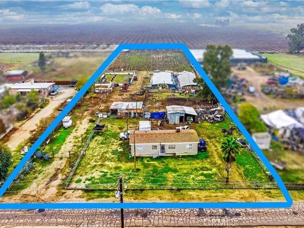 821 E Stanford Avenue, Pixley, CA 93256