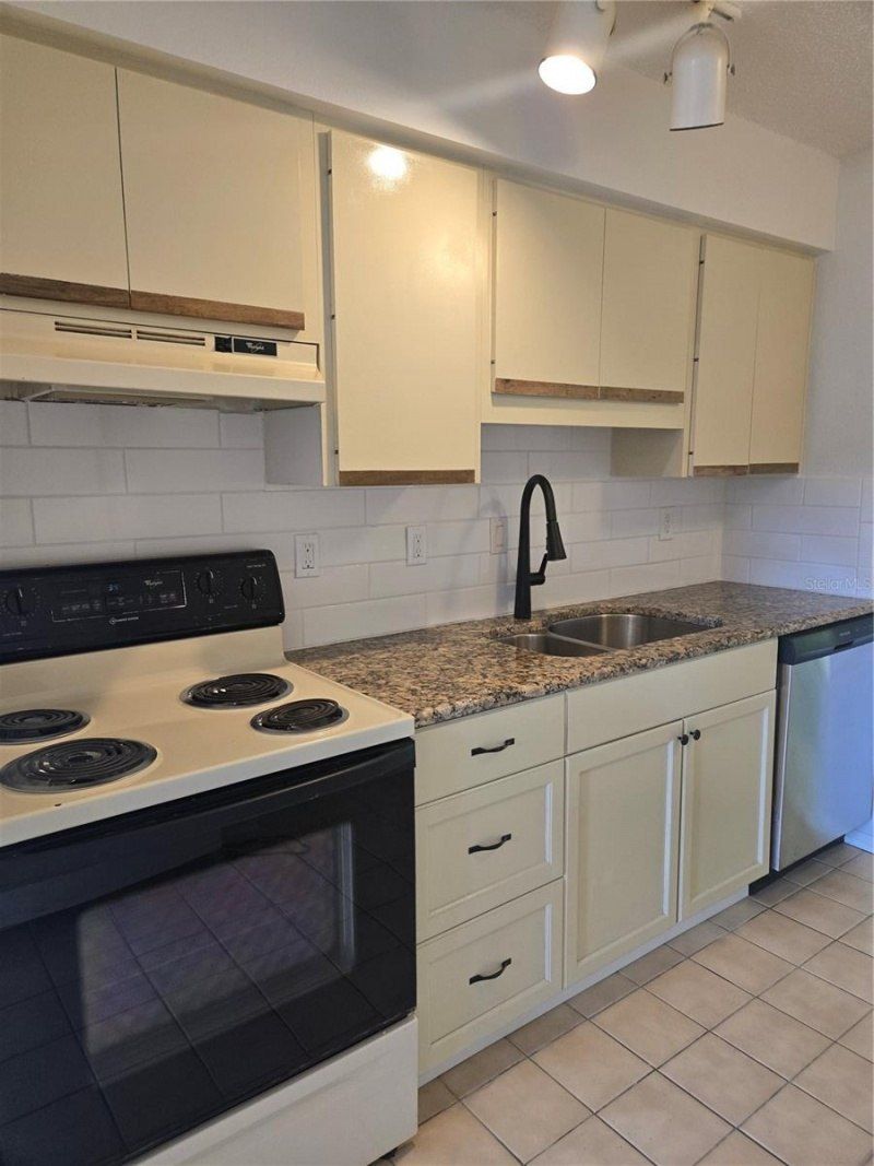 1313 54th Avenue E, Unit 1313, Bradenton, FL 34203 Photo