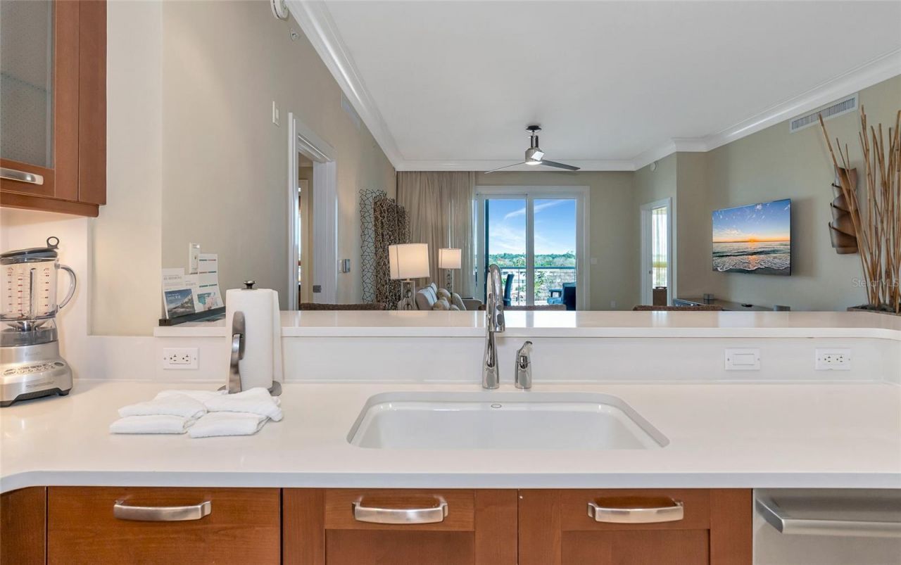 915 Seaside Drive, Unit 604, Sarasota, FL 34242 Photo