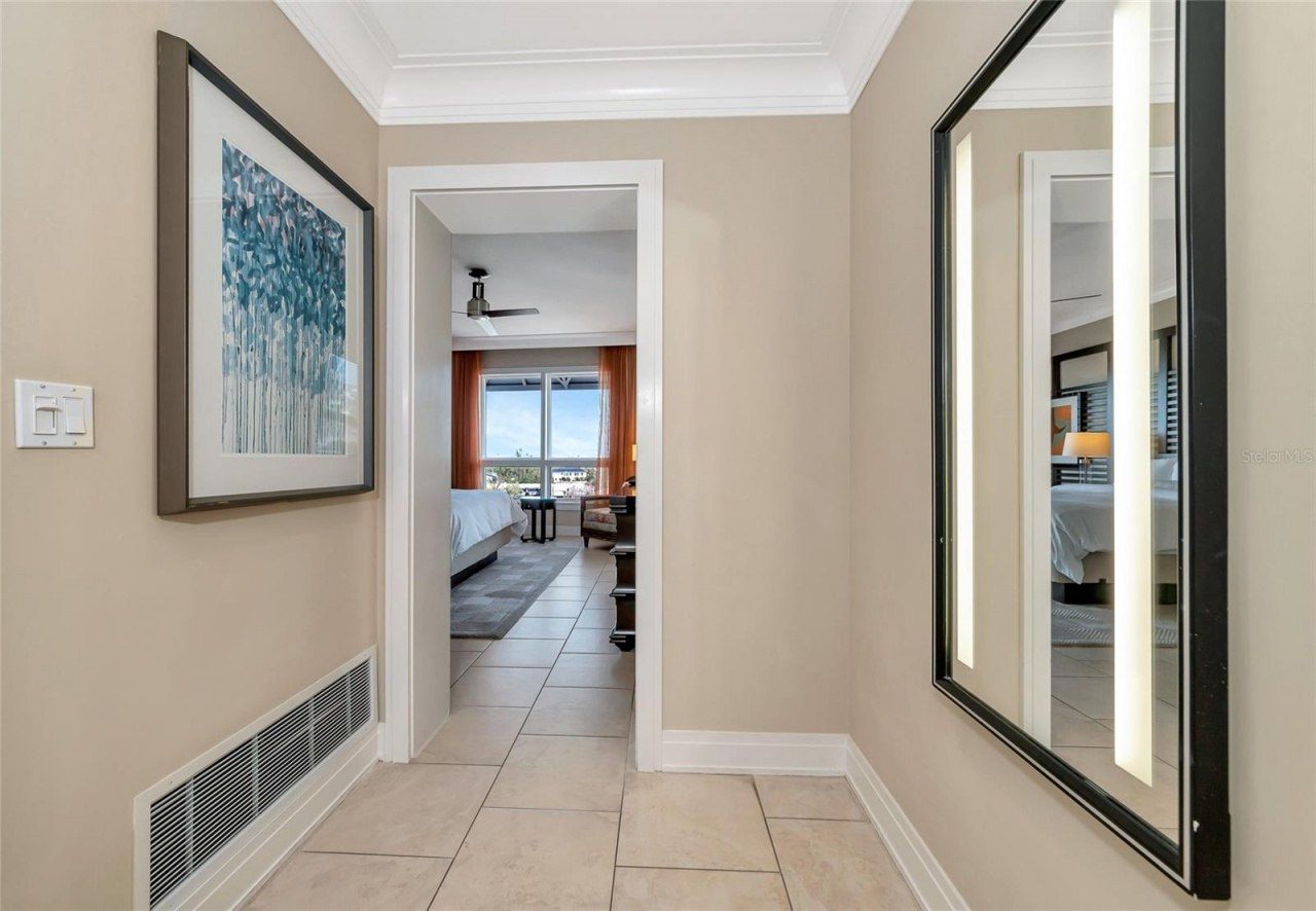 915 Seaside Drive, Unit 604, Sarasota, FL 34242 Photo