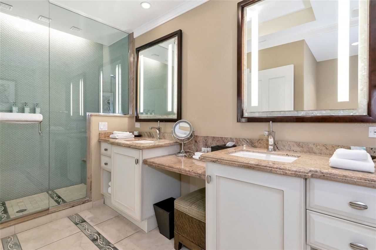 915 Seaside Drive, Unit 604, Sarasota, FL 34242 Photo