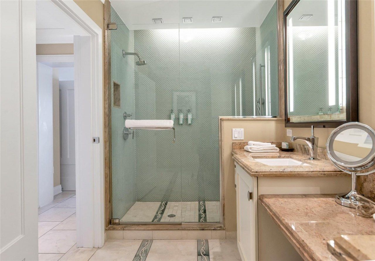 915 Seaside Drive, Unit 604, Sarasota, FL 34242 Photo