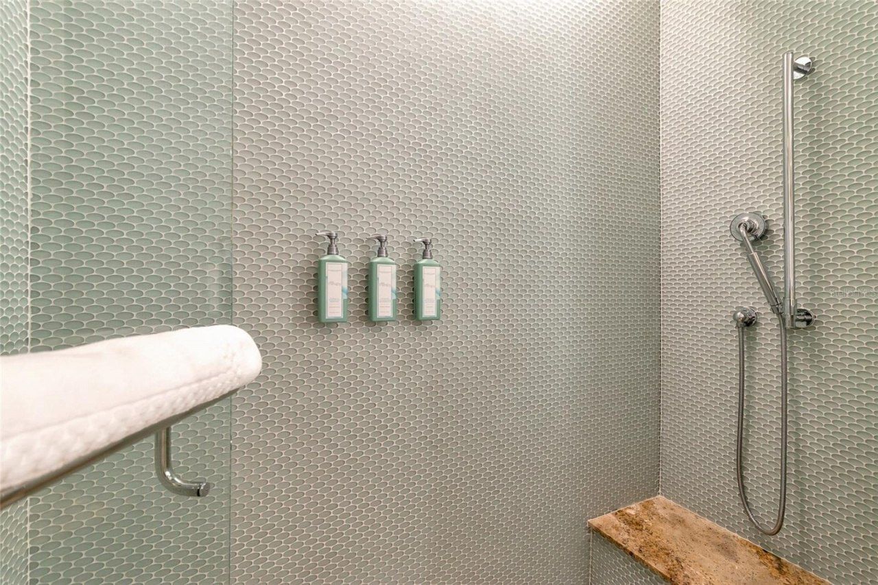 915 Seaside Drive, Unit 604, Sarasota, FL 34242 Photo