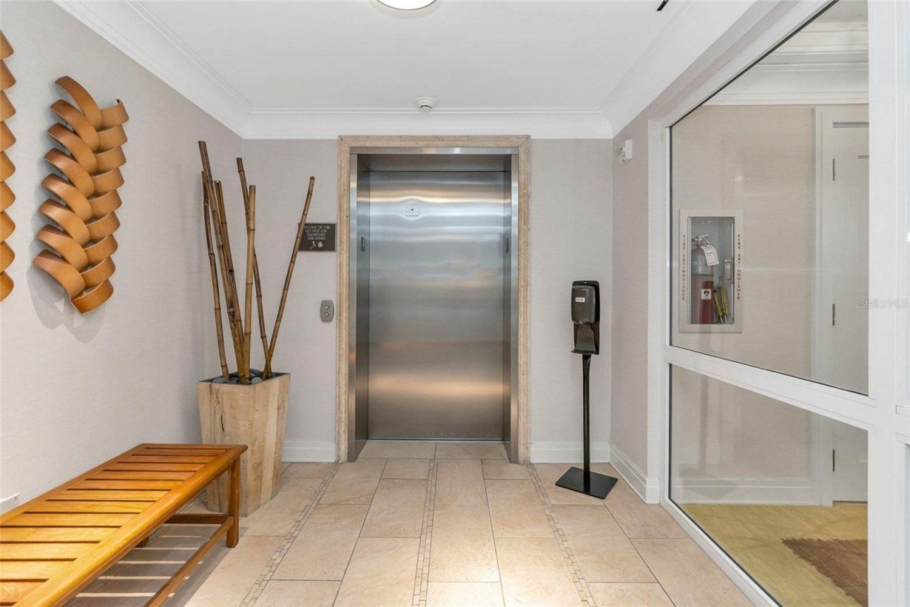 915 Seaside Drive, Unit 604, Sarasota, FL 34242 Photo