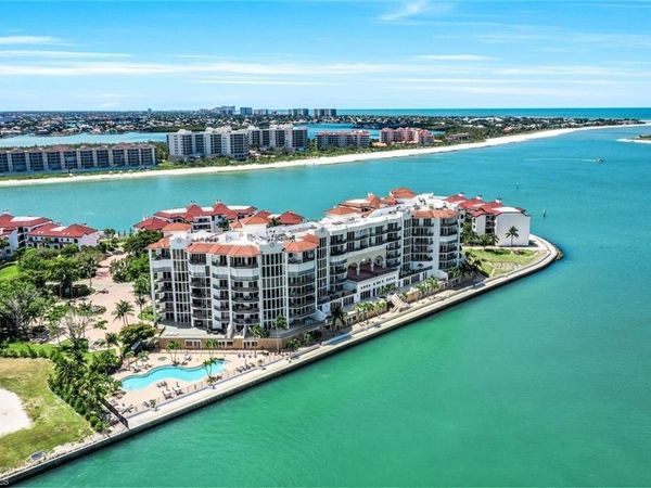 700 La Peninsula BLVD, Unit 401, NAPLES, FL 34113