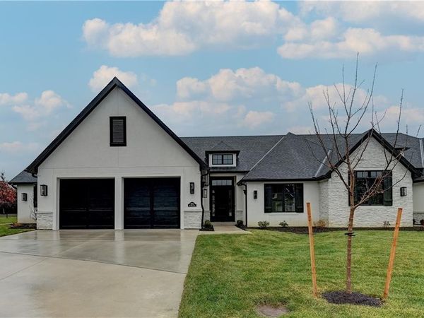 3903 W 84th Terrace, Prairie Village, KS 66206