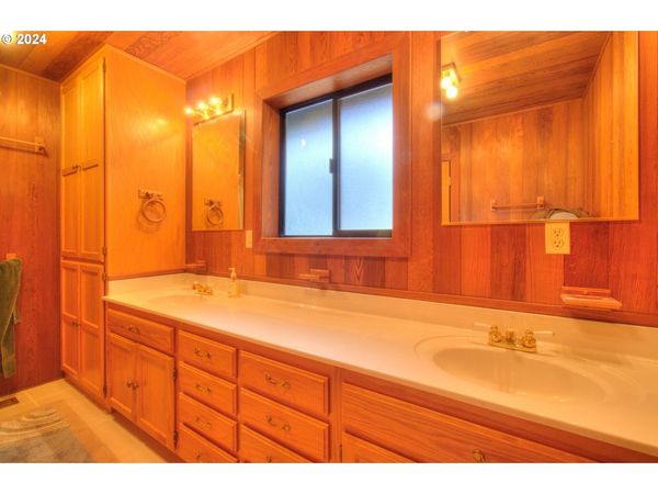 4 VISTA DR, Port Orford, OR 97465