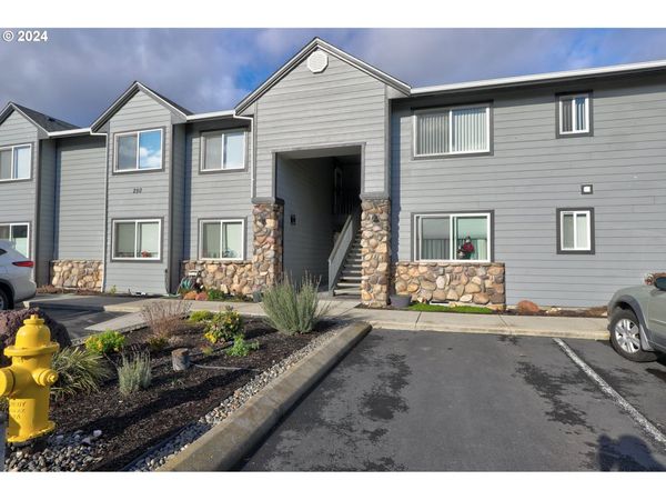 250 LONE PINE LN, Unit 7, The Dalles, OR 97058
