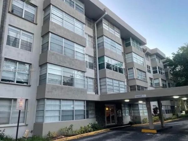 6700 Cypress Rd, Unit 512, Plantation, FL 33317