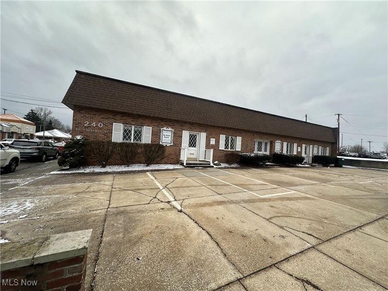 240 S Chestnut Street, Ravenna, OH 44266 Photo 1