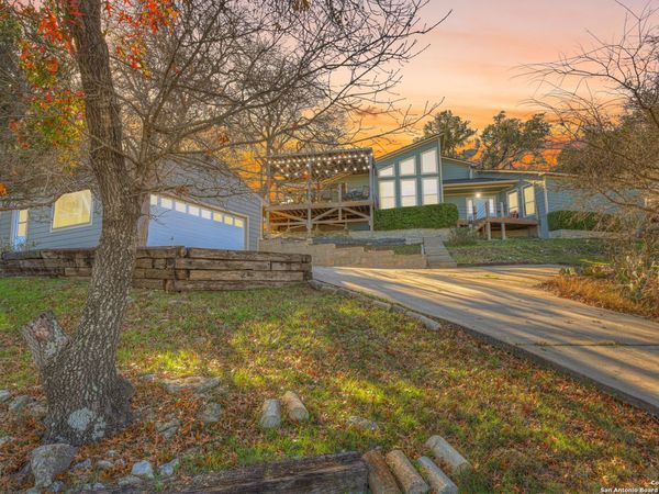 1518 W LAKESIDE DR, Canyon Lake, TX 78133