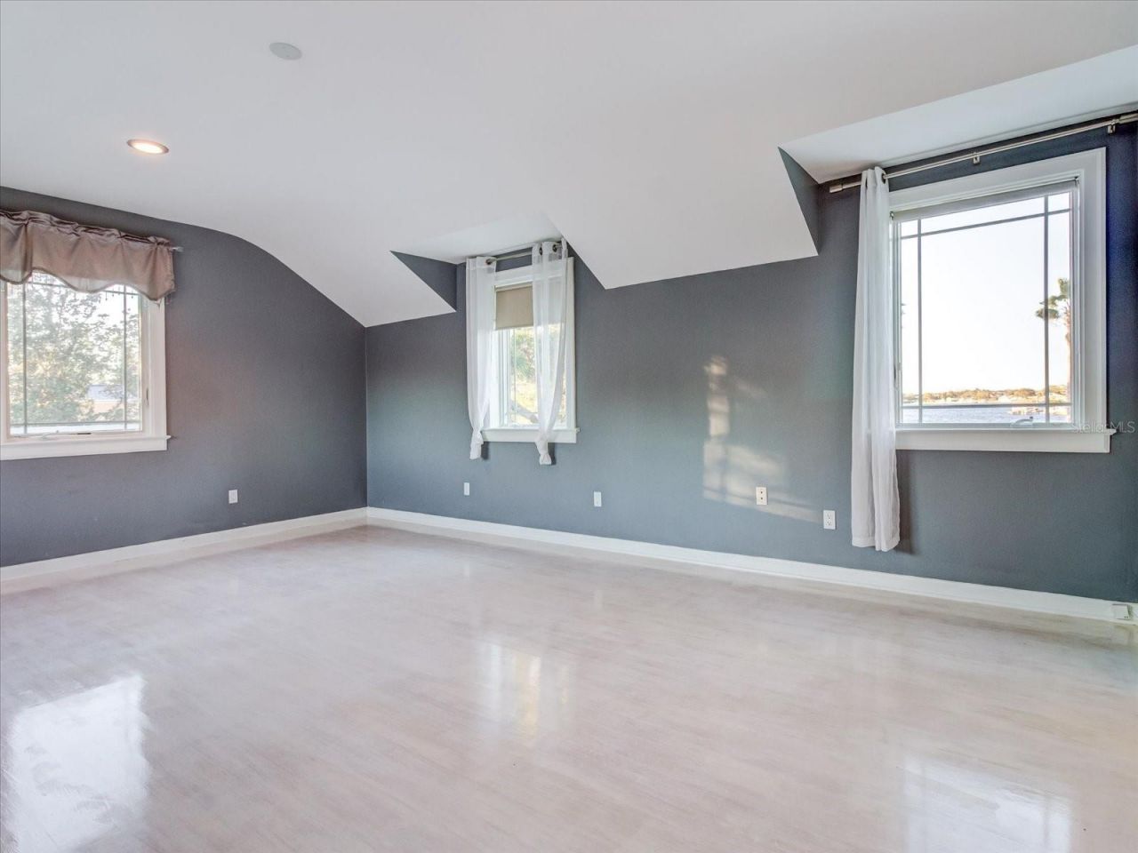 518 Riverside Drive, Tarpon Springs, FL 34689 Photo