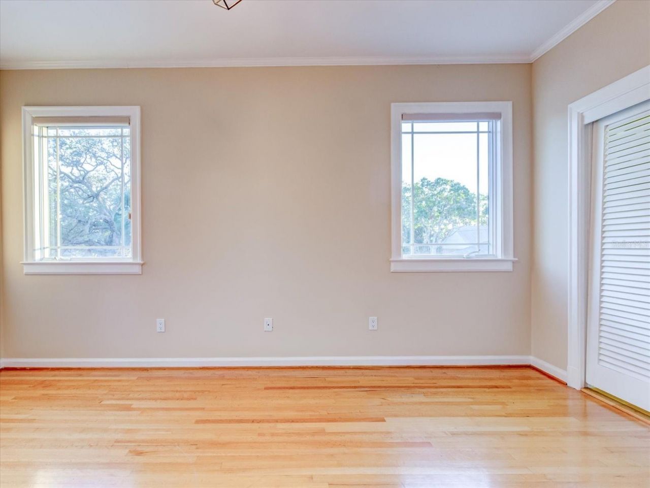 518 Riverside Drive, Tarpon Springs, FL 34689 Photo