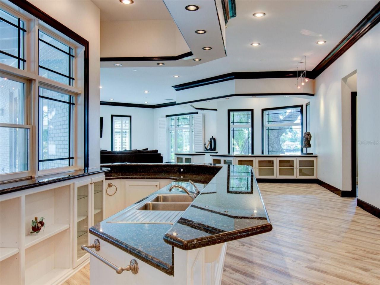 518 Riverside Drive, Tarpon Springs, FL 34689 Photo