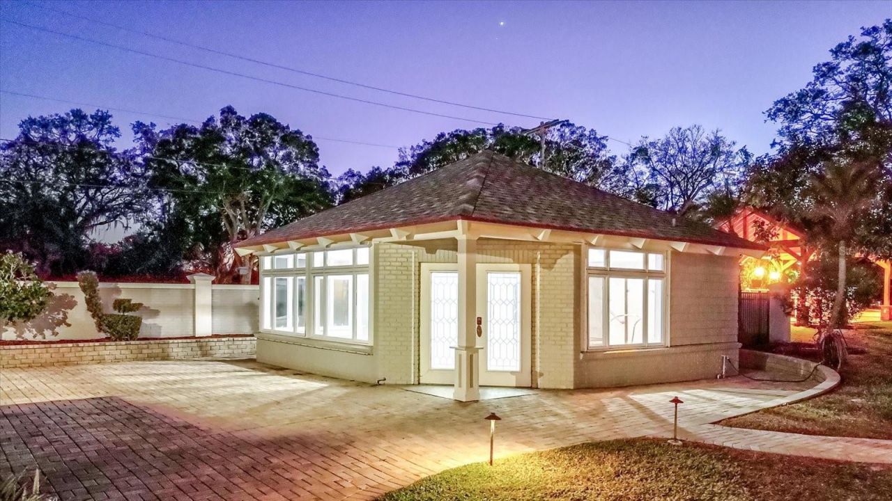 518 Riverside Drive, Tarpon Springs, FL 34689 Photo